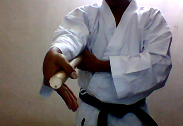 Staff Fencing Wide Grip Right Open Palm Underarm3